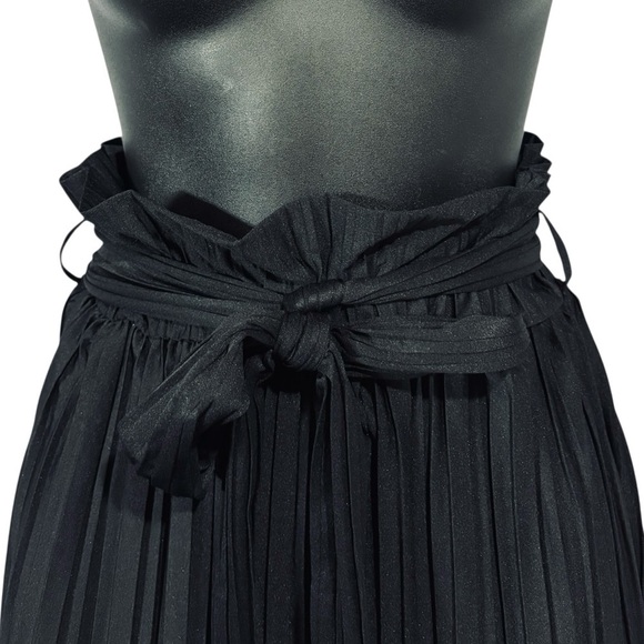 ZARA, Pleated Paperbag Mini Skirt With Bow, Medium, Black - Picture 3 of 7